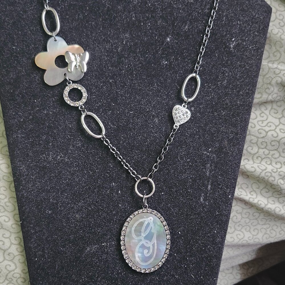 💜A light purple holographic color Guess Necklace